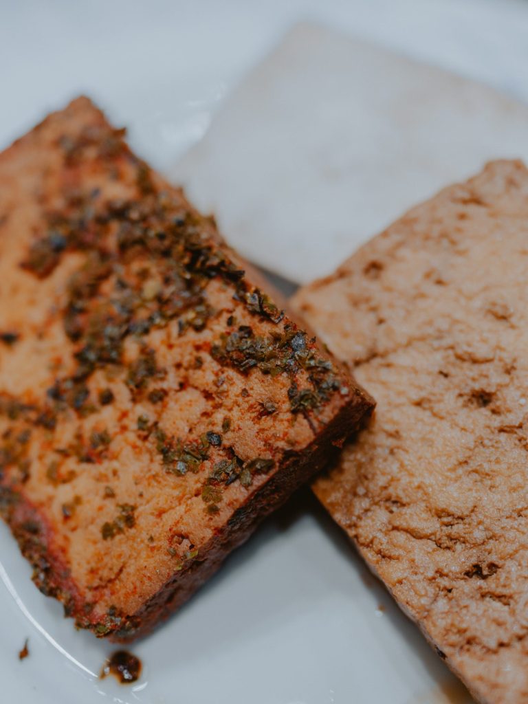 Ora d'Oro Soma Tofu Abholstation Marinierter Tofu von Soma Tofu.