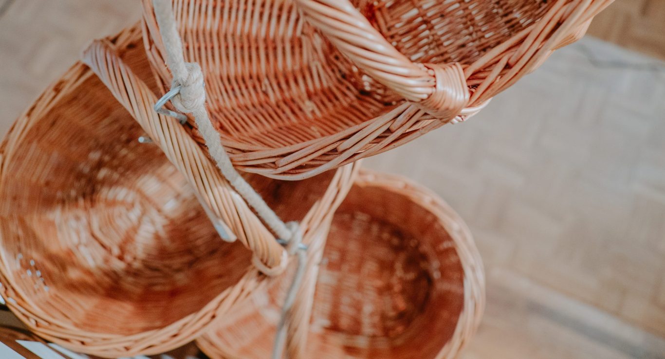 Ora d'Oro Einkaufskörbe Einkaufskörbe die im Laden für die Kund*innen zur Verfügung stehen.